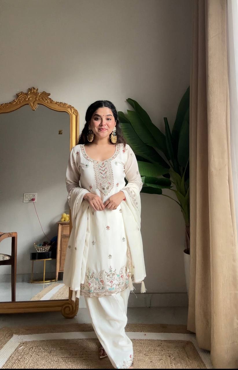 Elegant White Ethnic Kurta Set